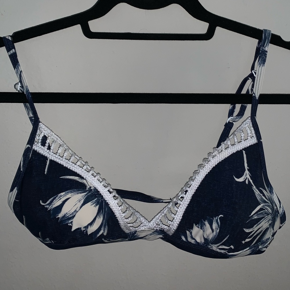 Women’s Billabong Swimsuit Top